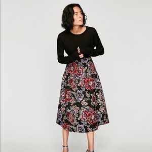 NEW Zara Women Jacquard midi floral skirt - Size S
